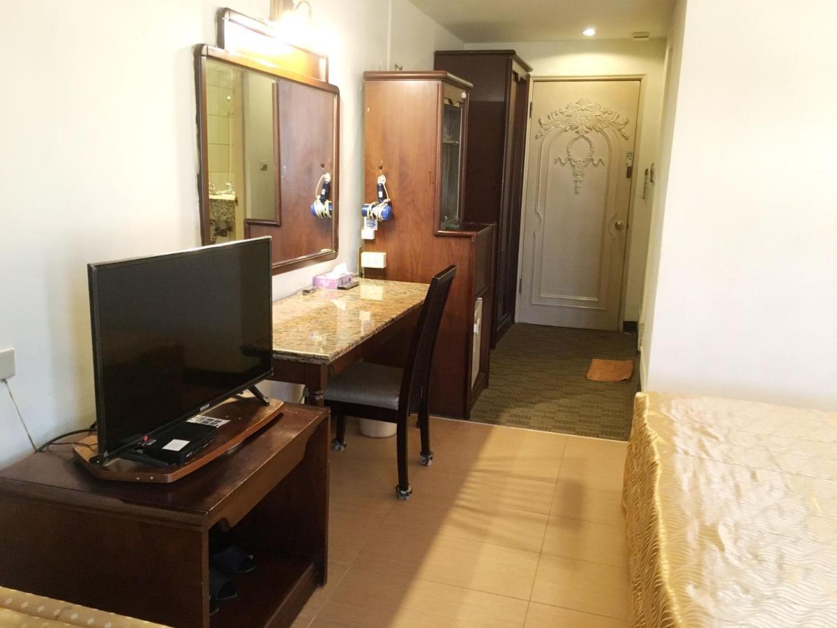 文南哥爸妻夫飯店 Tainan Exterior foto